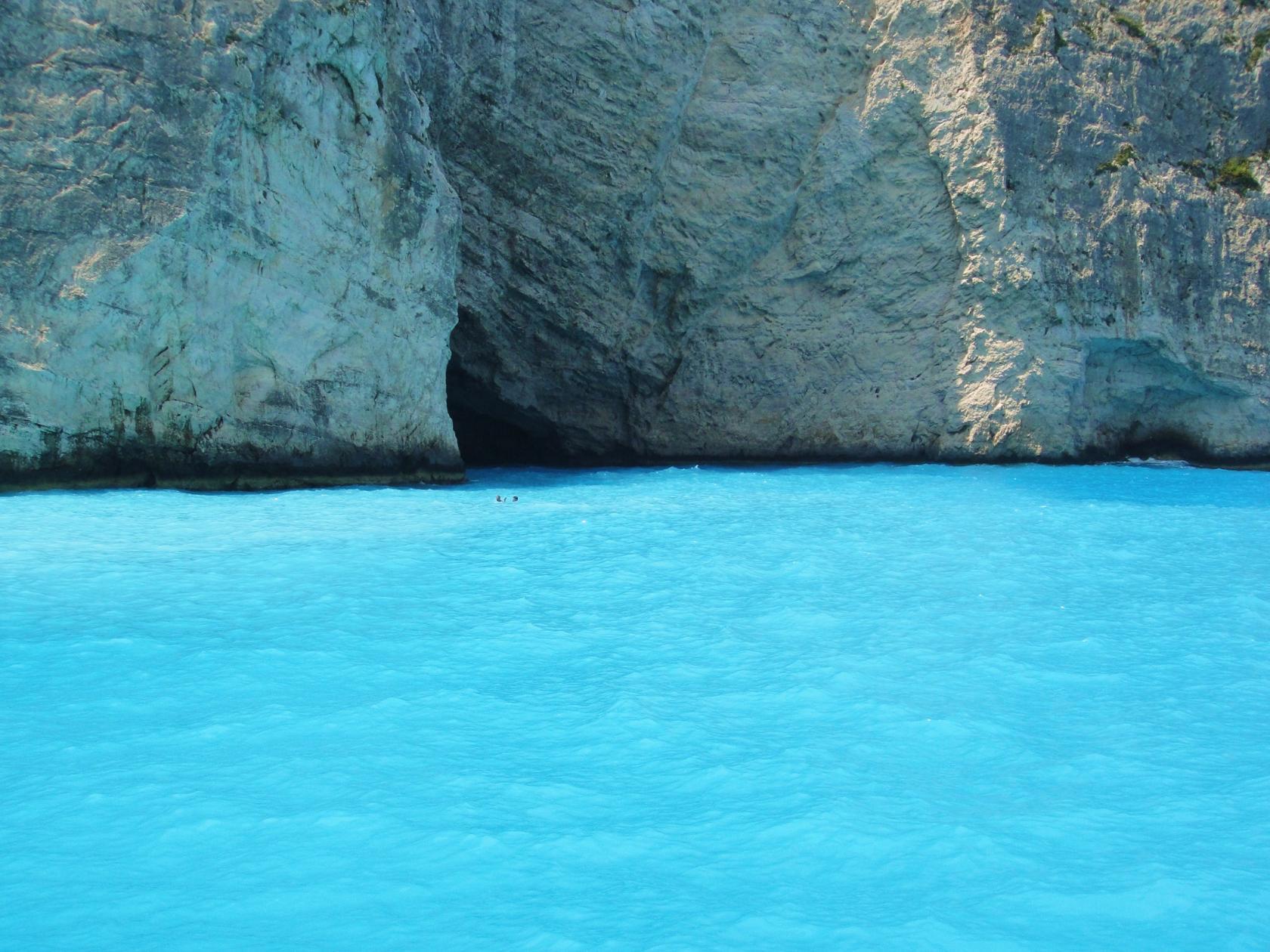 Голубая пещера турция. Закинф Греция голубая Лагуна. Голубые пещеры Закинфа. Голубые пещеры Греция остров Закинф. Голубые пещеры Закинф Греция атракционы.